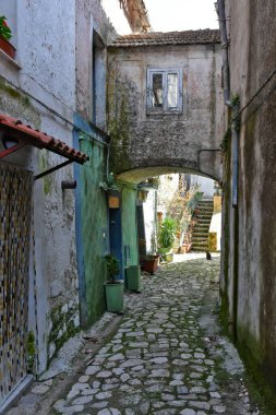 İtalya 'nın Caserta ilindeki Pietramelara kasabasında dar bir sokak..