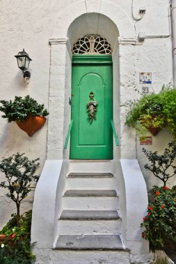 Amalfi, İtalya, Ocak 2019. Tipik Akdeniz tarzında bir evin kapısı..