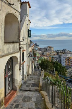 Maiori 'de dar bir sokak, İtalya' nın Salerno eyaletinde eski bir kasaba..