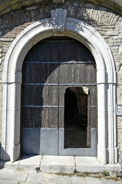 Guardia Perticara, İtalya, Eylül 2020. İtalya 'nın Basilicata bölgesindeki eski bir dağ kasabasında eski bir taş ev..