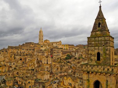 Matera 'nın panoramik manzarası, İtalya' nın Basilicata bölgesinde eski bir kasaba..