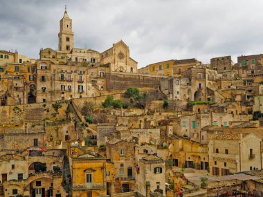 Matera 'nın panoramik manzarası, İtalya' nın Basilicata bölgesinde eski bir kasaba..