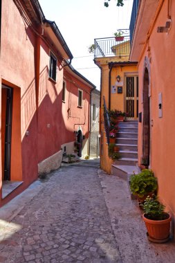 Viggianello 'da dar bir sokak, İtalya' nın Basilicata bölgesinde eski bir kasaba..