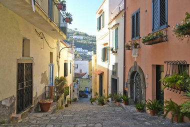 Sahip Lubrense 'de dar bir sokak, İtalya' nın Benevento eyaletinde bir köy..