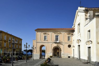 Sahip Lubrense, İtalya, 01 / 13 / 2021. Napoli 'nin küçük bir kasabasının meydanı..