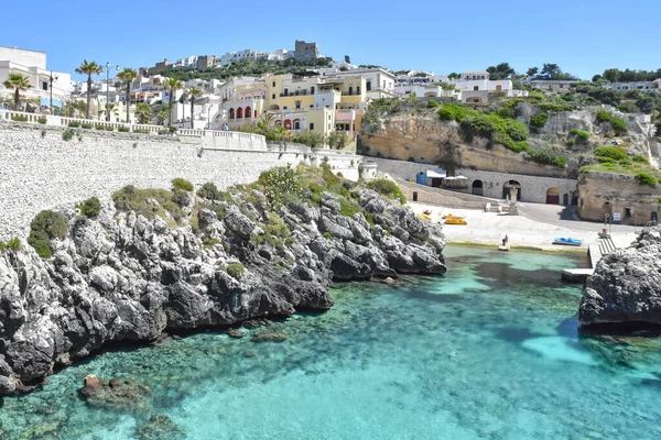 İtalya 'nın Puglia bölgesindeki bir kasabanın panoramik manzarası.