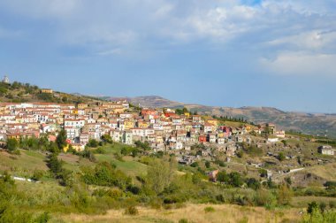 Barile 'in panoramik manzarası, Basilicata bölgesinde bir ortaçağ köyü..