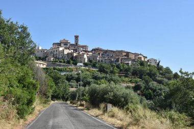 Lazio bölgesindeki ortaçağ kasabası Prossedi 'nin panoramik manzarası.
