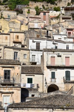 Modica 'nın panoramik manzarası, Sicilya bölgesindeki eski bir kasaba, İtalya.