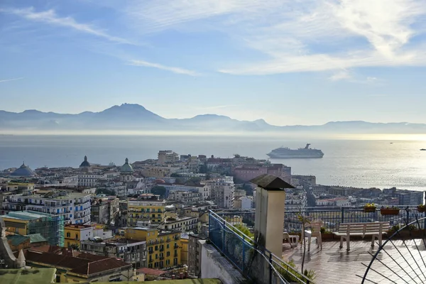 Napoli 'nin panoramik manzarası, İtalya' nın Campania bölgesinde eski bir kasaba.