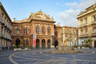 Catania, İtalya, 14 Ekim 2016. Sicilya doğumlu müzisyen Vincenzo Bellini 'ye adanmış bir tiyatro cephesi..