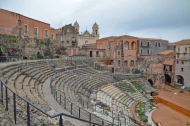 Catania, İtalya, 14 Ekim 2016. Sicilya şehrinin tarihi merkezinde antik bir Yunan tiyatrosu.