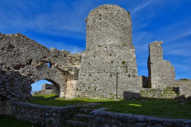 Gioia Sannitica, İtalya, 04 / 03 / 2021. Caserta ilindeki bir ortaçağ şatosunun kalıntıları..