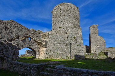 Gioia Sannitica, İtalya, 04 / 03 / 2021. Caserta ilindeki bir ortaçağ şatosunun kalıntıları..