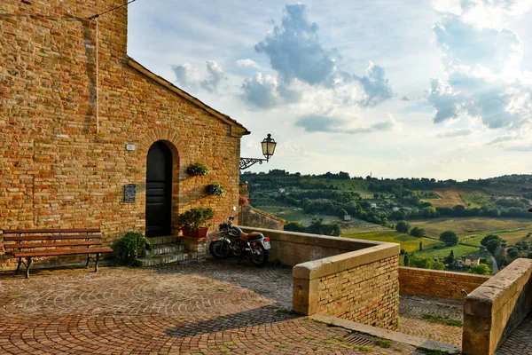 Civitanova Alta Itália 2018 Uma Casa Com Vista Para Paisagem — Fotografia de Stock