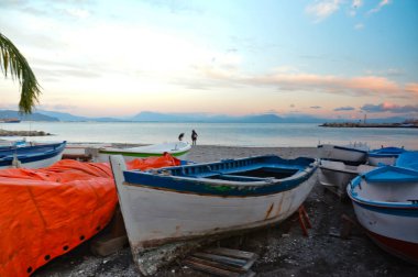 Cetara 'nın küçük plajı, İtalya' nın Salerno eyaletinde bir sahil köyü..