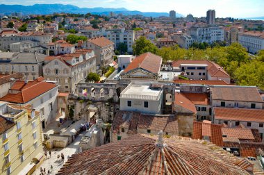 Hırvatistan 'ın antik bir kenti olan Split' in tarihi merkezinin panoramik manzarası.