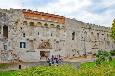 Split, Hırvatistan, 09 / 01 / 2017. Roma döneminden kalma İmparatorluk Sarayı 'nın eski duvarları..