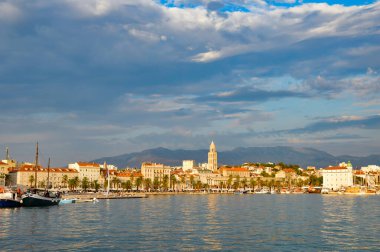 Hırvatistan 'ın antik bir kenti olan Split' in tarihi merkezinin panoramik manzarası.