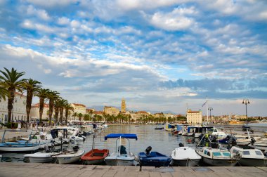 Hırvatistan 'ın antik bir kenti olan Split' in tarihi merkezinin panoramik manzarası.