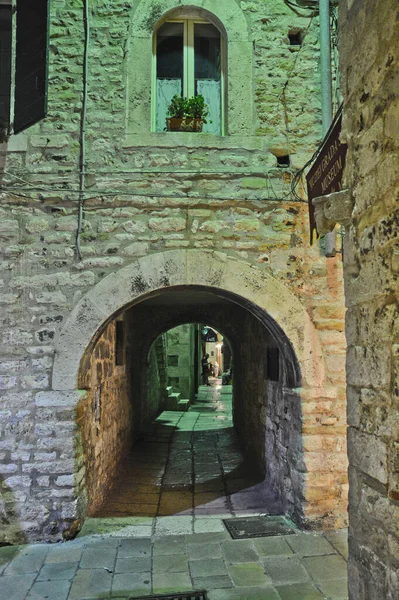 Split Croatie 2017 Une Petite Rue Entre Les Anciens Bâtiments — Photo