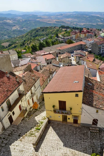 イタリアのバジリカータ地方の田舎の村Acerenzaのパノラマビュー — ストック写真