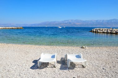 Adriyatik Denizi 'ndeki bir Hırvatistan adası olan Brac kıyılarının görüntüsü.