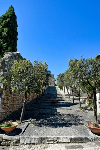 Σερμονέτα Ιταλία 2021 Ένας Δρόμος Ανάμεσα Παλιά Μεσαιωνικά Πέτρινα Κτίρια — Φωτογραφία Αρχείου