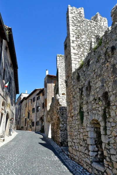 Sermoneta Itálie 2021 Ulice Mezi Starými Středověkými Kamennými Budovami Historickém — Stock fotografie