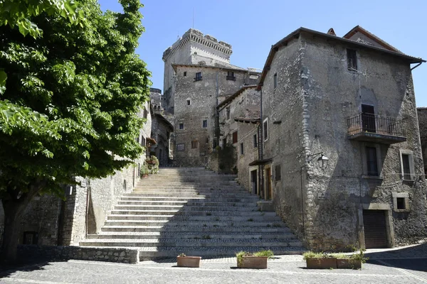 Sermoneta Itálie 2021 Schodiště Mezi Středověkými Kamennými Budovami — Stock fotografie