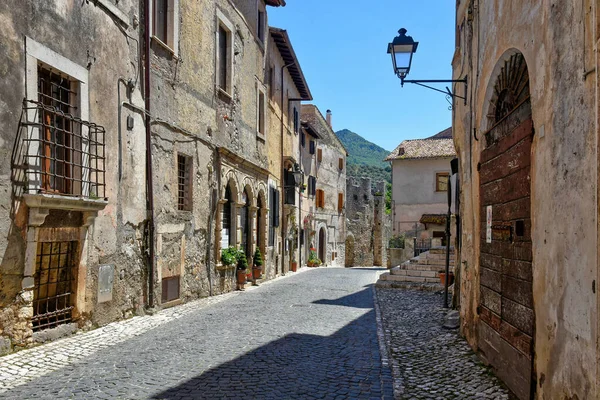 Sermoneta Itália 2021 Uma Rua Entre Antigos Edifícios Pedra Medievais — Fotografia de Stock