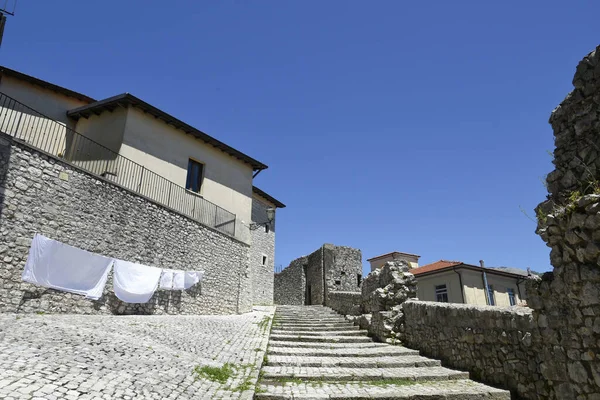 Bassiano Itálie 2021 Úzká Ulice Mezi Kamennými Budovami Středověkého Města — Stock fotografie
