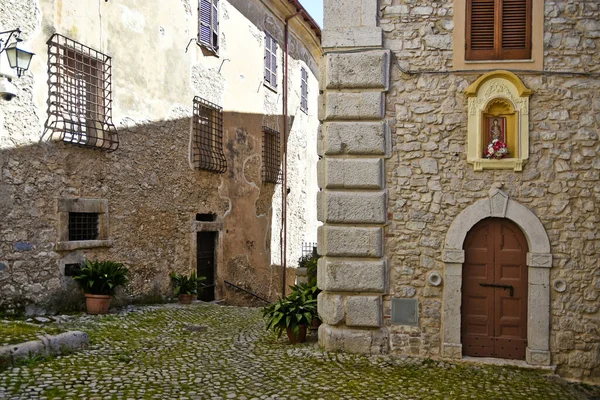 Sonnino Włochy 2021 Ulica Pomiędzy Starymi Średniowiecznymi Kamienistymi Budynkami Historycznego — Zdjęcie stockowe