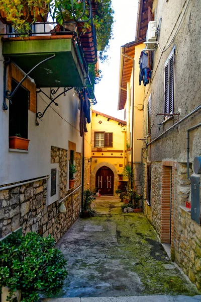 Sezze Itálie 2021 Ulička Mezi Starými Domy Středověkého Města Regionu — Stock fotografie
