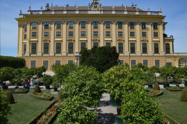 Viyana, Avusturya, 08 / 01 / 2015. Schnbrunn Sarayı 'nın ve bahçelerinin ön cephesi.