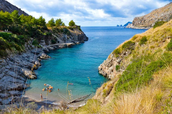 Amalfi Coast Italy 2017 People Water Bay Coast Campania Region — Foto Stock