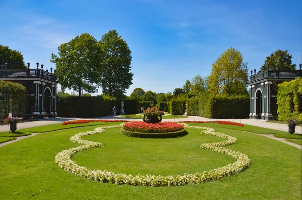 Wien Austria 2015 Macizos Flores Parque Público Schombrunn —  Fotos de Stock