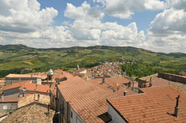 İtalya 'nın Basilicata bölgesinde eski bir köy olan Ruvo del Monte' nin panoramik manzarası.