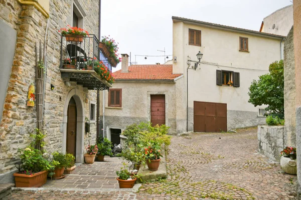 Uma Pequena Rua Entre Antigas Casas Agnone Uma Aldeia Medieval — Fotografia de Stock