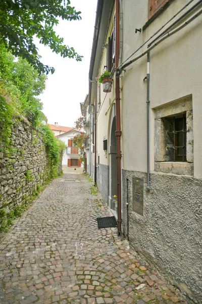 Liten Gata Mellan Gamla Husen Agnone Medeltida Bergen Molise Regionen — Stockfoto