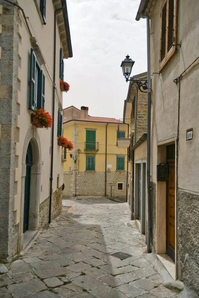 Liten Gata Mellan Gamla Husen Agnone Medeltida Bergen Molise Regionen — Stockfoto