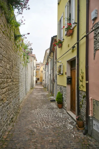 Een Kleine Straat Tussen Oude Huizen Van Agnone Een Middeleeuws — Stockfoto
