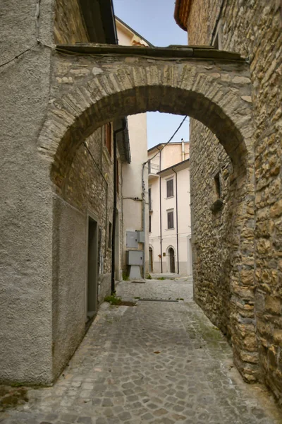 Una Pequeña Calle Entre Las Antiguas Casas Agnone Pueblo Medieval — Foto de Stock