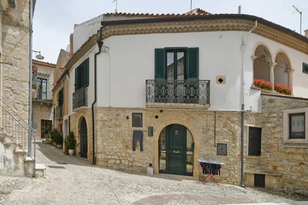 Bovino Itália 2021 Uma Rua Estreita Entre Casas Antigas Uma — Fotografia de Stock