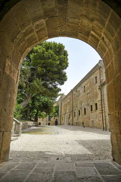 Bovino Włochy 2021 Wejście Średniowiecznego Zamku Starym Mieście Południowych Włoszech — Zdjęcie stockowe