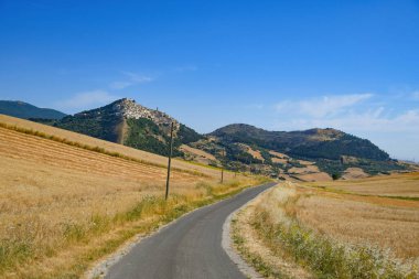 İtalya 'nın Sant' Agata di Puglia kasabasının panoramik manzarası.
