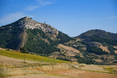 İtalya 'nın Sant' Agata di Puglia kasabasının panoramik manzarası.