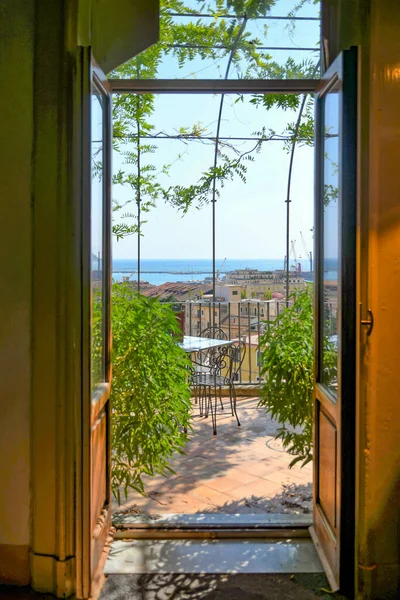 Janela Uma Antiga Casa Com Vista Para Cidade Velha Salerno — Fotografia de Stock