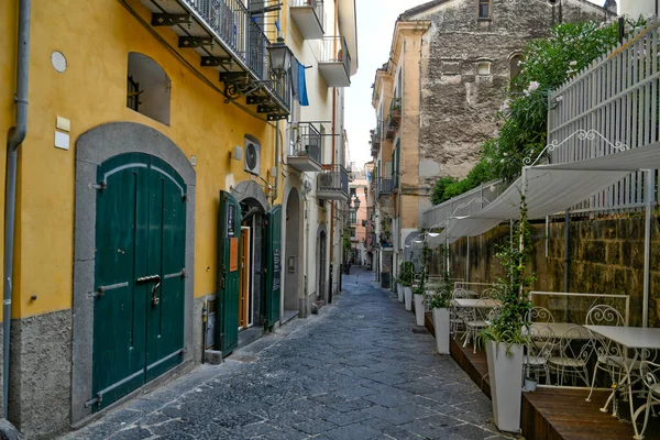 Una Calle Salerno Centro Histórico Ciudad Con Edificios Época Medieval — Foto de Stock