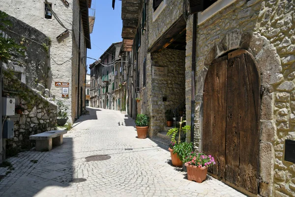 意大利卡宾托 2021年7月24日 拉齐奥拉齐奥地区一座中世纪城镇历史中心的一条街道 — 图库照片